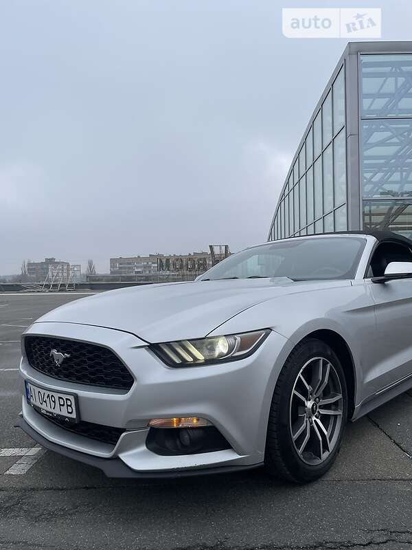Кабриолет Ford Mustang 2016 в Киеве