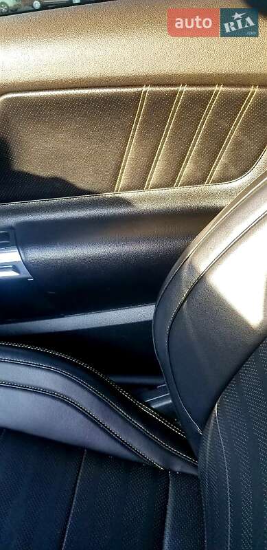 Купе Ford Mustang 2016 в Львове