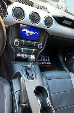 Купе Ford Mustang 2017 в 