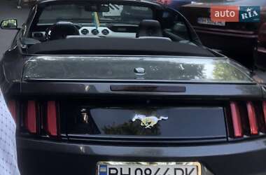 Кабриолет Ford Mustang 2017 в 