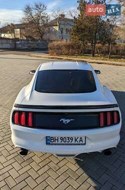 Купе Ford Mustang 2015 в 