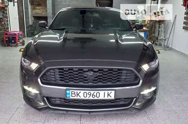 Купе Ford Mustang 2015 в Дубно