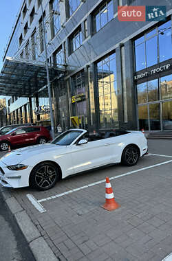 Кабриолет Ford Mustang 2020 в 