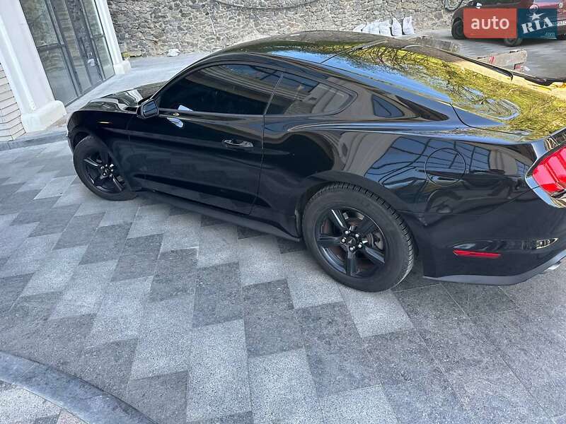 Купе Ford Mustang 2018 в Киеве
