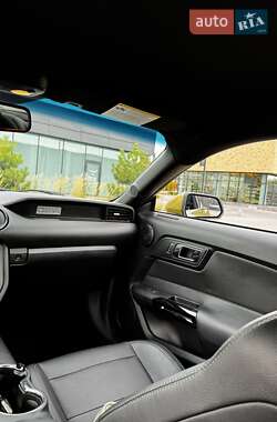 Купе Ford Mustang 2015 в 