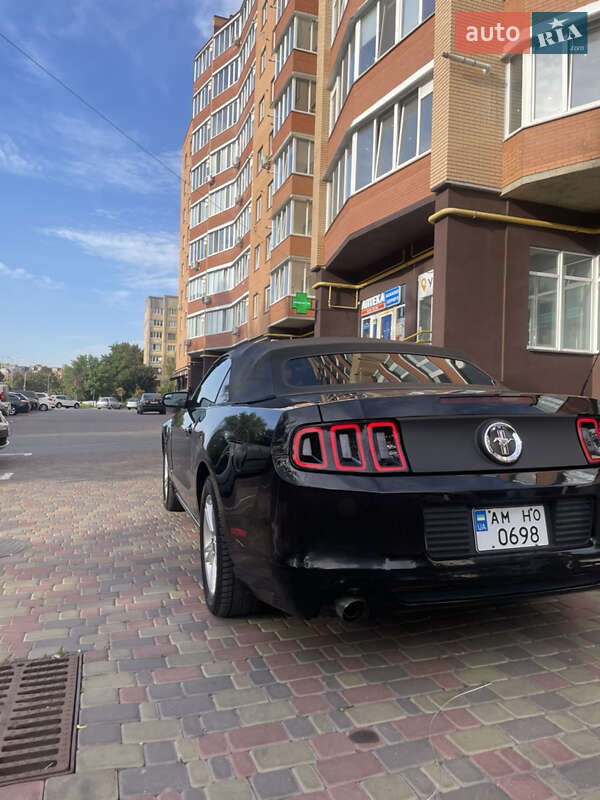 Кабриолет Ford Mustang 2012 в Житомире