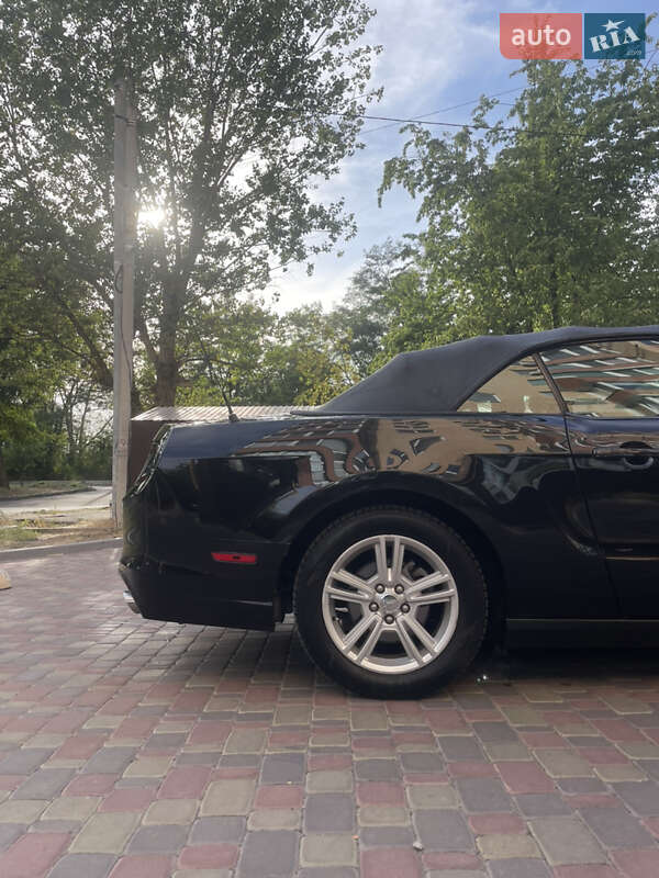 Кабриолет Ford Mustang 2012 в Житомире