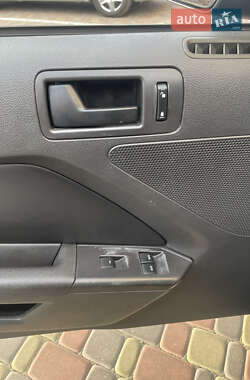 Кабриолет Ford Mustang 2012 в 