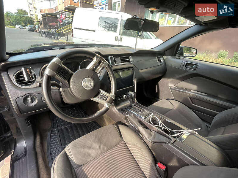 Кабриолет Ford Mustang 2012 в Житомире