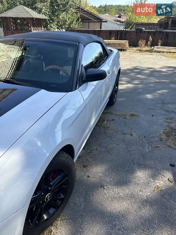 Кабриолет Ford Mustang 2014 в Киеве