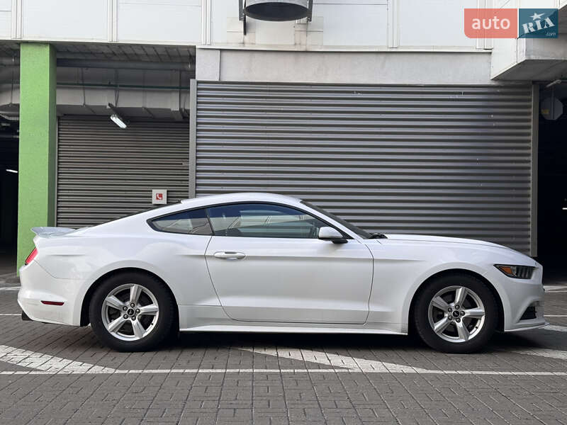 Купе Ford Mustang 2016 в Киеве