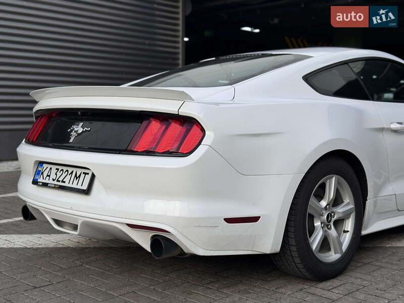 Купе Ford Mustang 2016 в Киеве