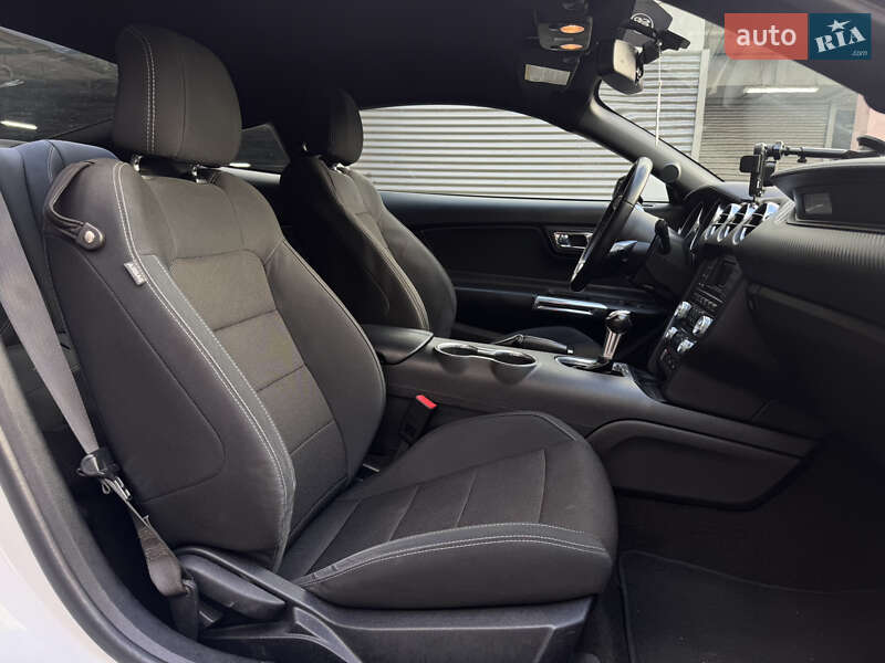 Купе Ford Mustang 2016 в Киеве