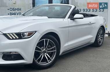 Кабриолет Ford Mustang 2016 в 