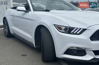 Кабриолет Ford Mustang 2016 в 