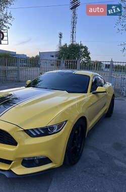 Купе Ford Mustang 2015 в 