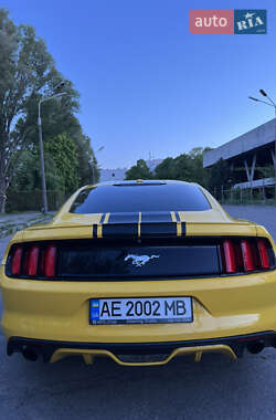 Купе Ford Mustang 2015 в 