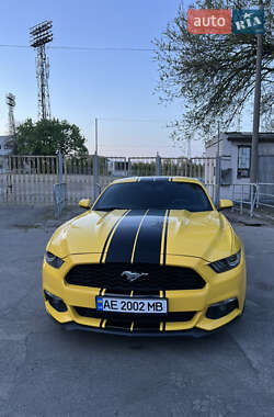 Купе Ford Mustang 2015 в 