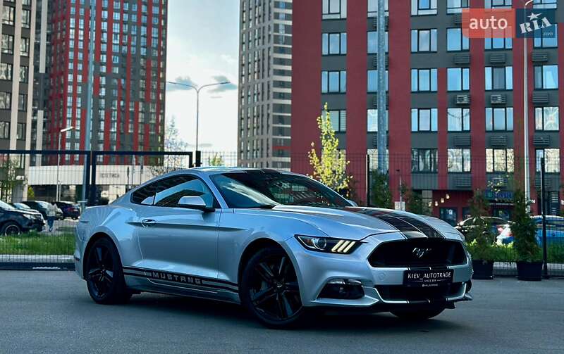 Купе Ford Mustang 2015 в 
