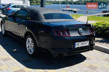 Кабриолет Ford Mustang 2014 в 