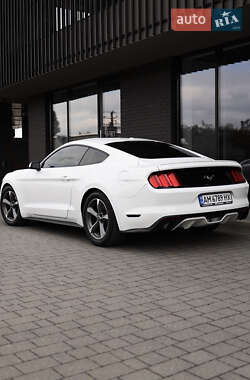 Купе Ford Mustang 2014 в 