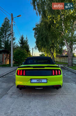 Кабриолет Ford Mustang 2015 в 
