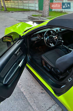Кабриолет Ford Mustang 2015 в 