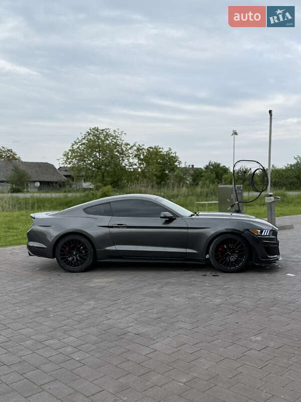 Купе Ford Mustang 2016 в Львове