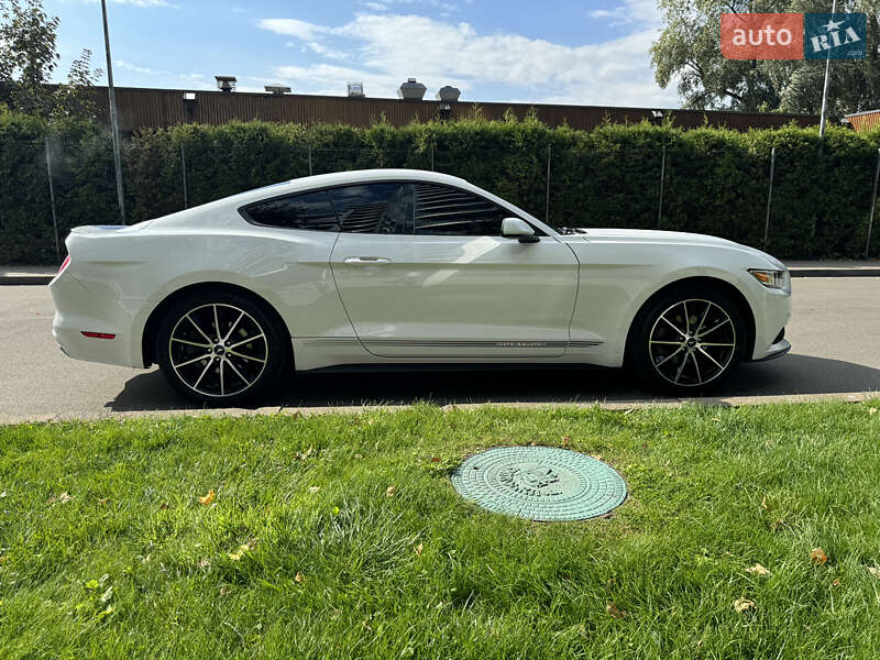 Купе Ford Mustang 2015 в Киеве