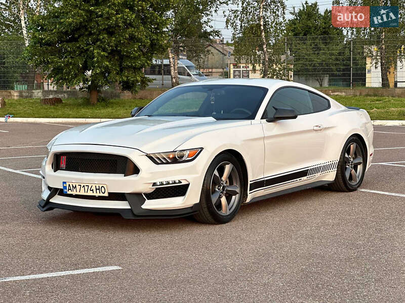 Купе Ford Mustang 2016 в 