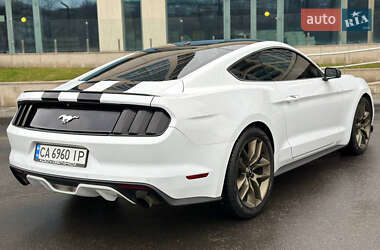 Купе Ford Mustang 2015 в 