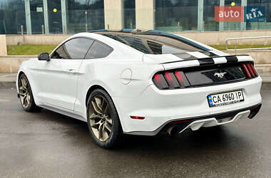 Купе Ford Mustang 2015 в 