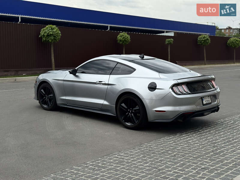 Купе Ford Mustang 2021 в 