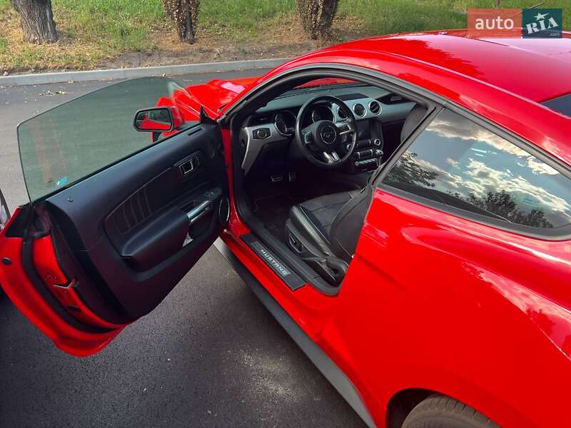 Купе Ford Mustang 2016 в Киеве