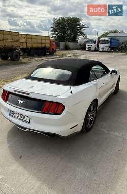 Кабриолет Ford Mustang 2016 в 