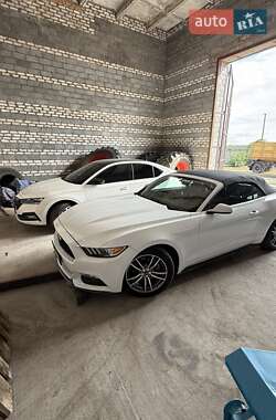Кабриолет Ford Mustang 2016 в 