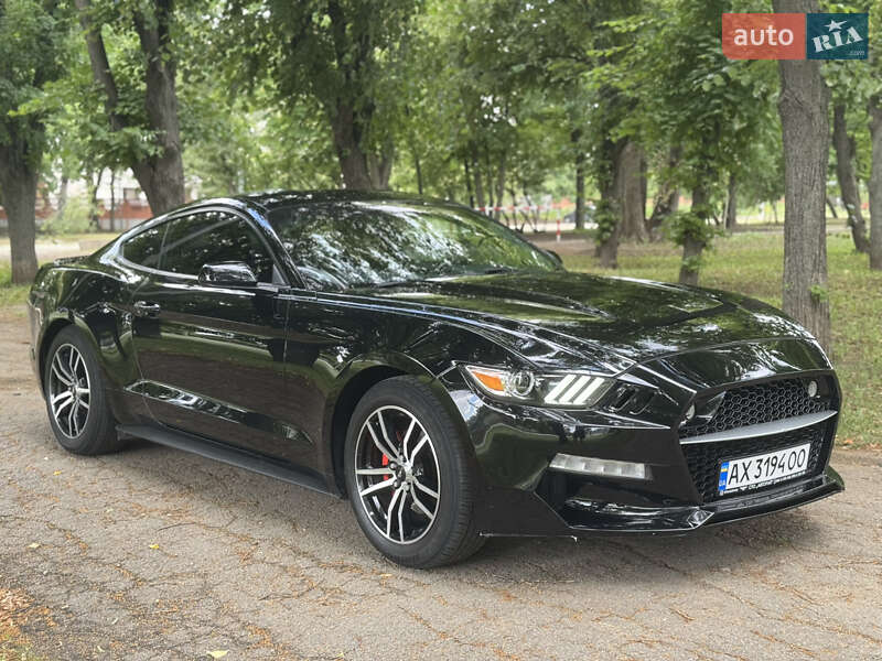 Купе Ford Mustang 2015 в 