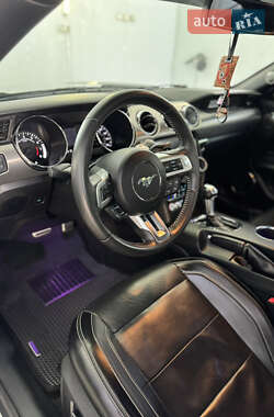 Купе Ford Mustang 2015 в 