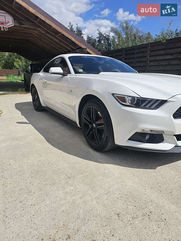 Купе Ford Mustang 2015 в Киеве