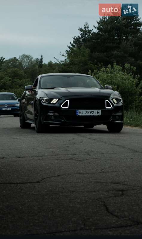 Купе Ford Mustang 2015 в 