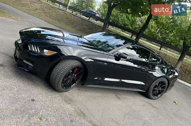 Купе Ford Mustang 2015 в 