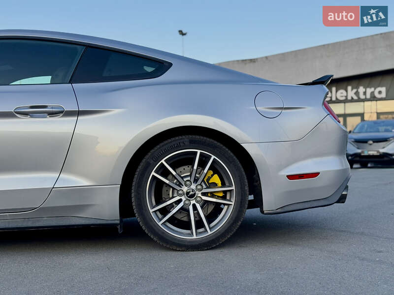 Купе Ford Mustang 2016 в Львове