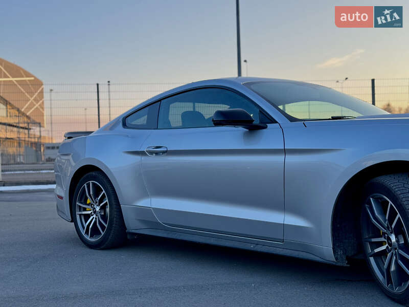 Купе Ford Mustang 2016 в Львове