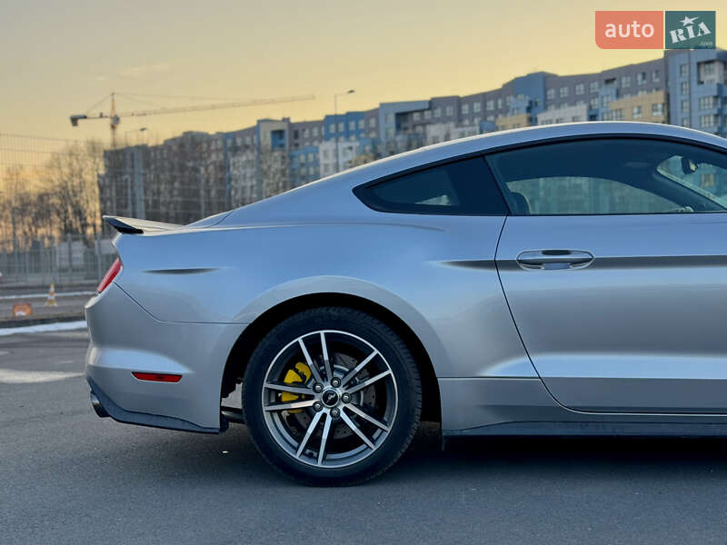 Купе Ford Mustang 2016 в Львове