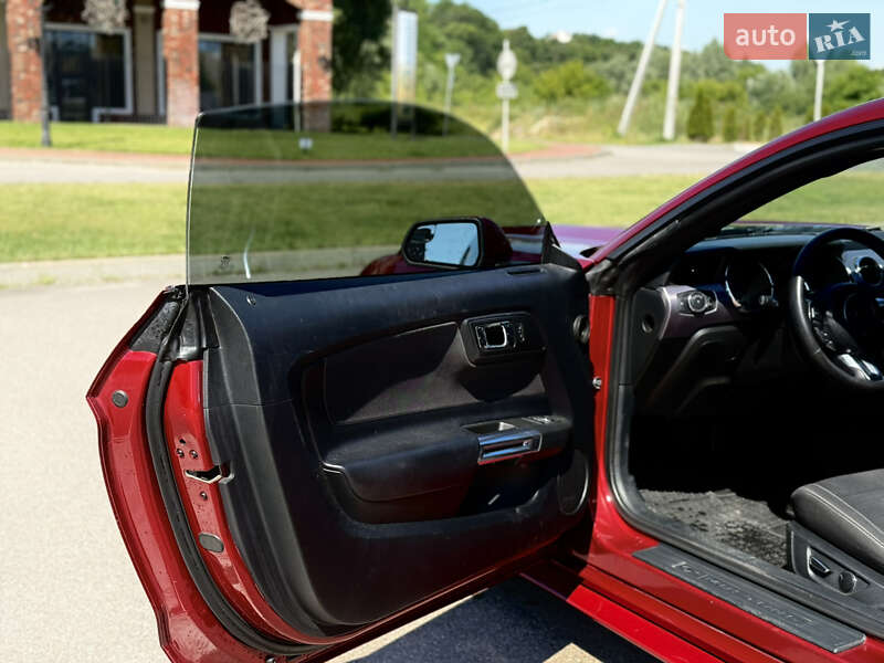 Купе Ford Mustang 2015 в Києві фото 14 Купе Ford Mustang 2015 в Києві