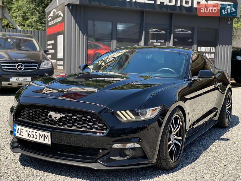Купе Ford Mustang 2017 в 