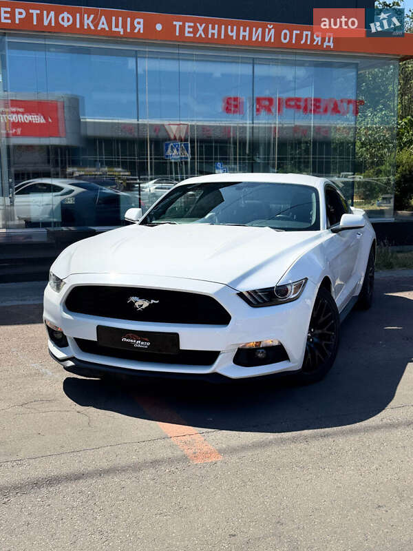 Купе Ford Mustang 2015 в 