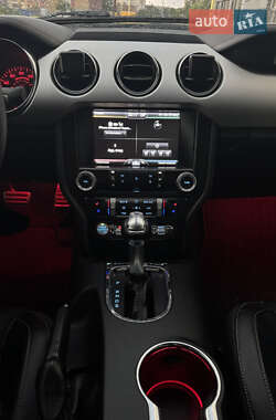 Купе Ford Mustang 2015 в 