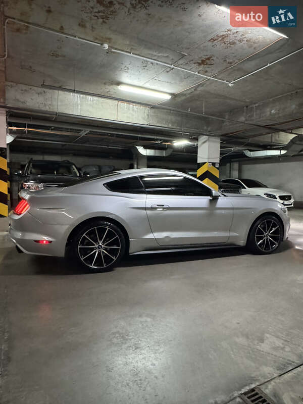 Купе Ford Mustang 2015 в Києві