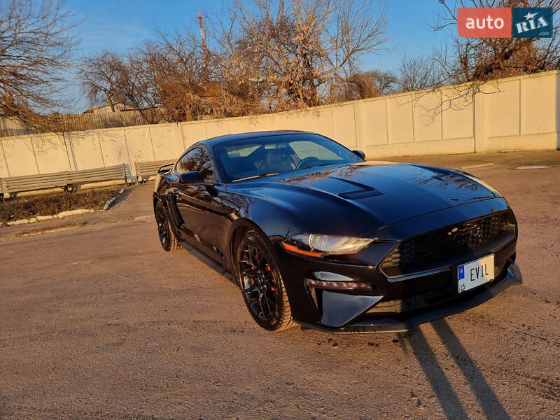 Купе Ford Mustang 2018 в 